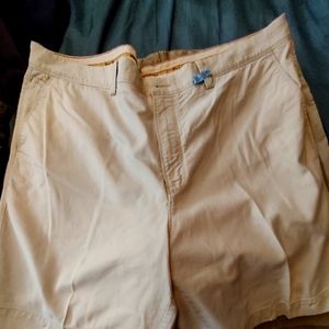 Tommy Bahama shorts size 42